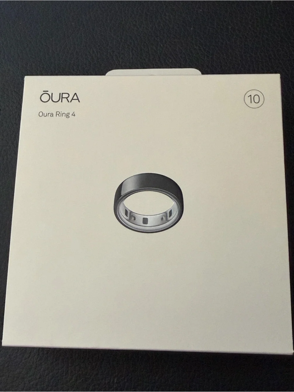 Oura Ring 4 - Black and Silver Finish